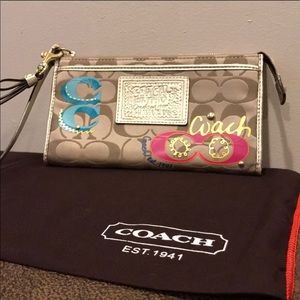 IN SEARCH OF THIS WRISTLET!